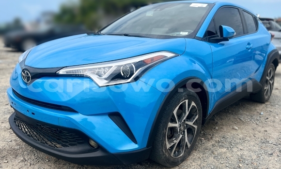 Acheter Occasion Voiture Toyota C-HR Bleu à Cotonou, Benin Acheter Occasion Voiture Toyota C-HR Bleu à Cotonou, Benin