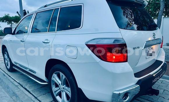 Acheter Occasion Voiture Toyota Highlander Beige à Cotonou, Benin Acheter Occasion Voiture Toyota Highlander Beige à Cotonou, Benin