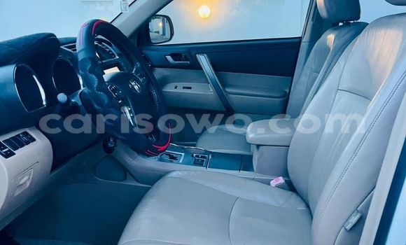 Acheter Occasion Voiture Toyota Highlander Beige à Cotonou, Benin Acheter Occasion Voiture Toyota Highlander Beige à Cotonou, Benin