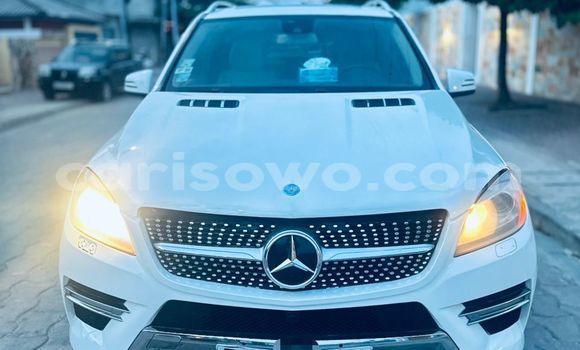 Acheter Occasion Voiture Mercedes-Benz ML–Class Blanc à Cotonou, Benin Acheter Occasion Voiture Mercedes-Benz ML–Class Blanc à Cotonou, Benin