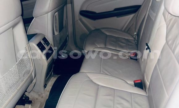 Acheter Occasion Voiture Mercedes-Benz ML–Class Blanc à Cotonou, Benin Acheter Occasion Voiture Mercedes-Benz ML–Class Blanc à Cotonou, Benin