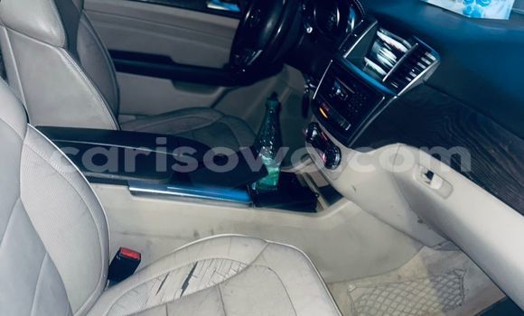Acheter Occasion Voiture Mercedes-Benz ML–Class Blanc à Cotonou, Benin Acheter Occasion Voiture Mercedes-Benz ML–Class Blanc à Cotonou, Benin