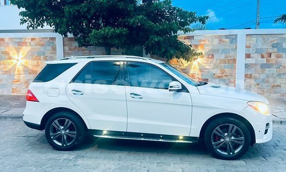 Acheter Occasion Voiture Mercedes-Benz ML–Class Blanc à Cotonou, Benin Acheter Occasion Voiture Mercedes-Benz ML–Class Blanc à Cotonou, Benin