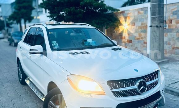 Acheter Occasion Voiture Mercedes-Benz ML–Class Blanc à Cotonou, Benin Acheter Occasion Voiture Mercedes-Benz ML–Class Blanc à Cotonou, Benin
