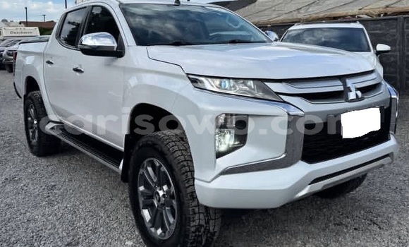 Ra Àlòkù Mitsubishi L200 funfun Ọkọ̀ in Cotonou ni Benin