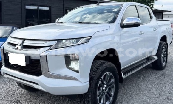 Acheter Occasion Voiture Mitsubishi L200 Blanc à Cotonou, Benin Acheter Occasion Voiture Mitsubishi L200 Blanc à Cotonou, Benin