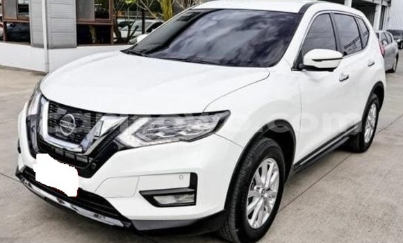 Sayi Na hannu Nissan X–Trail White Mota in Cotonou a Benin
