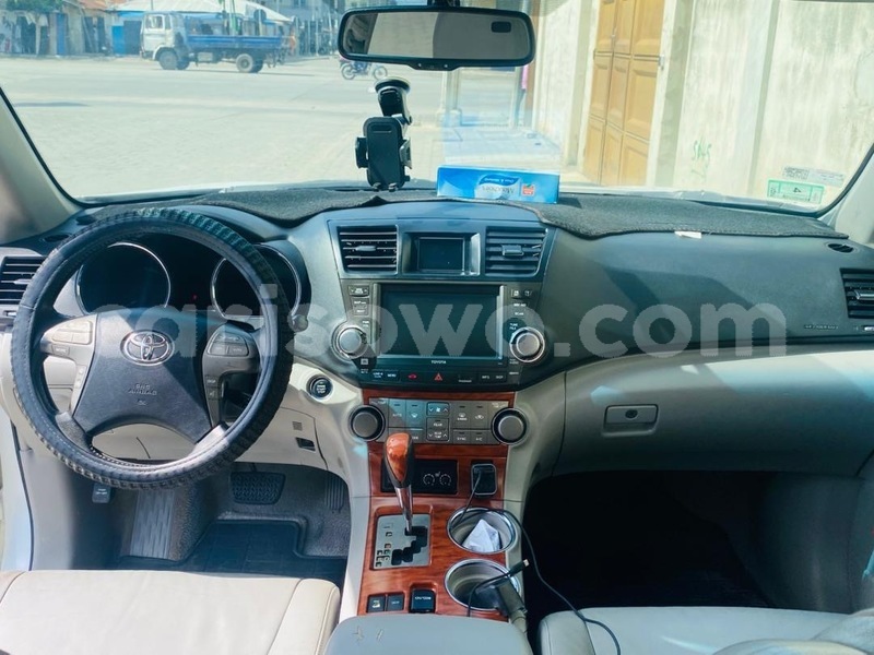 Big with watermark toyota highlander benin cotonou 24732