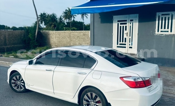 Acheter Occasion Voiture Honda Accord Blanc à Cotonou, Benin