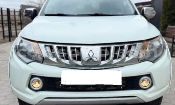 Acheter Occasion Voiture Mitsubishi L200 Blanc à Cotonou, Benin