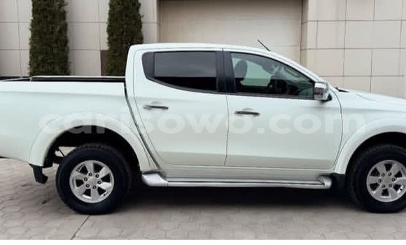 Acheter Occasion Voiture Mitsubishi L200 Blanc à Cotonou, Benin Acheter Occasion Voiture Mitsubishi L200 Blanc à Cotonou, Benin