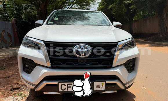 Acheter Occasion Voiture Toyota Fortuner Blanc à Cotonou, Benin