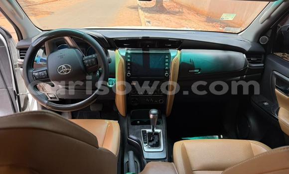 Ra Àlòkù Toyota Fortuner funfun Ọkọ̀ in Cotonou ni Benin Ra Àlòkù Toyota Fortuner funfun Ọkọ̀ in Cotonou ni Benin