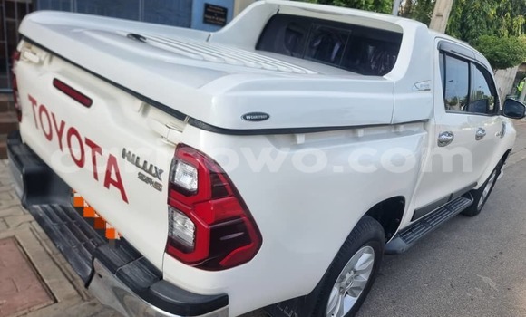 Acheter Occasion Voiture Toyota Hilux Noir à Cotonou, Benin Acheter Occasion Voiture Toyota Hilux Noir à Cotonou, Benin