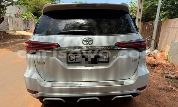 Acheter Occasion Voiture Toyota Fortuner Blanc à Cotonou, Benin