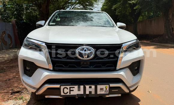 Ra Àlòkù Toyota Fortuner funfun Ọkọ̀ in Cotonou ni Benin Ra Àlòkù Toyota Fortuner funfun Ọkọ̀ in Cotonou ni Benin