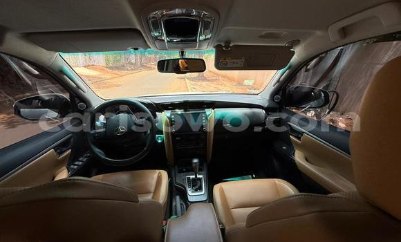 Ra Àlòkù Toyota Fortuner funfun Ọkọ̀ in Cotonou ni Benin Ra Àlòkù Toyota Fortuner funfun Ọkọ̀ in Cotonou ni Benin