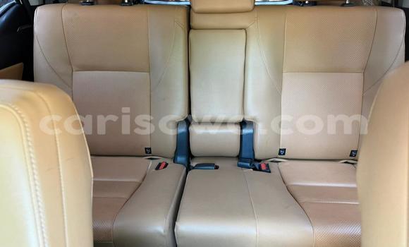 Ra Àlòkù Toyota Fortuner funfun Ọkọ̀ in Cotonou ni Benin Ra Àlòkù Toyota Fortuner funfun Ọkọ̀ in Cotonou ni Benin