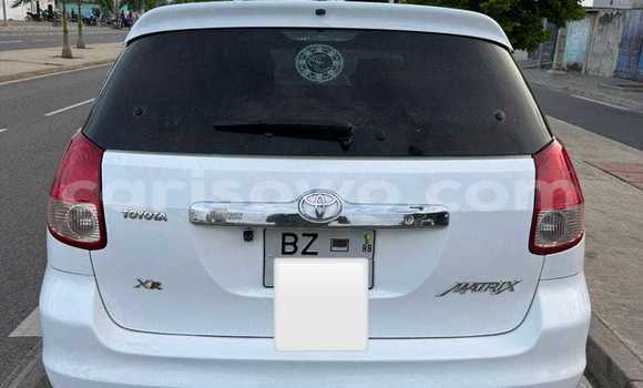 Ra Àlòkù Toyota Matrix funfun Ọkọ̀ in Cotonou ni Benin Ra Àlòkù Toyota Matrix funfun Ọkọ̀ in Cotonou ni Benin
