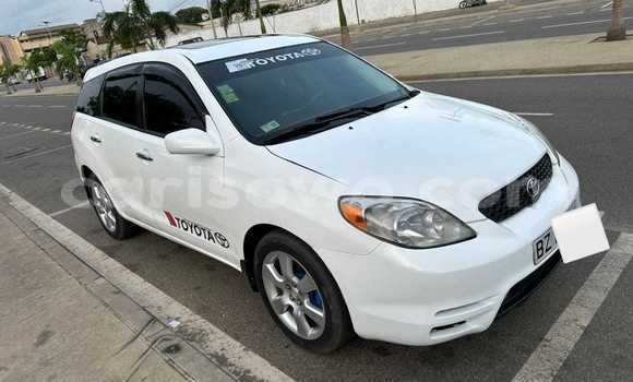 Ra Àlòkù Toyota Matrix funfun Ọkọ̀ in Cotonou ni Benin Ra Àlòkù Toyota Matrix funfun Ọkọ̀ in Cotonou ni Benin