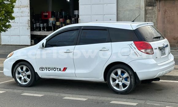 Ra Àlòkù Toyota Matrix funfun Ọkọ̀ in Cotonou ni Benin Ra Àlòkù Toyota Matrix funfun Ọkọ̀ in Cotonou ni Benin