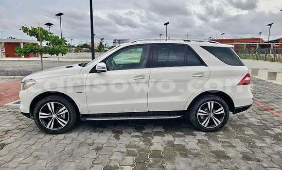 Sayi Na hannu Mercedes-Benz 190–Series Sauran Mota in Cotonou a Benin Sayi Na hannu Mercedes-Benz 190–Series Sauran Mota in Cotonou a Benin