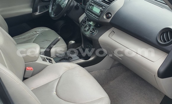 Acheter Occasion Voiture Toyota RAV4 Gris à Cotonou, Benin Acheter Occasion Voiture Toyota RAV4 Gris à Cotonou, Benin