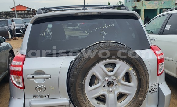 Acheter Occasion Voiture Toyota RAV4 Gris à Cotonou, Benin Acheter Occasion Voiture Toyota RAV4 Gris à Cotonou, Benin