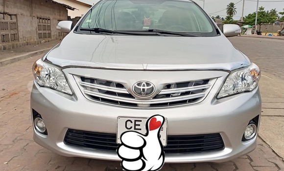 Sayi Na hannu Toyota Corolla Azurfa Mota in Cotonou a Benin