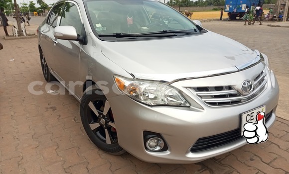 Sayi Na hannu Toyota Corolla Azurfa Mota in Cotonou a Benin Sayi Na hannu Toyota Corolla Azurfa Mota in Cotonou a Benin