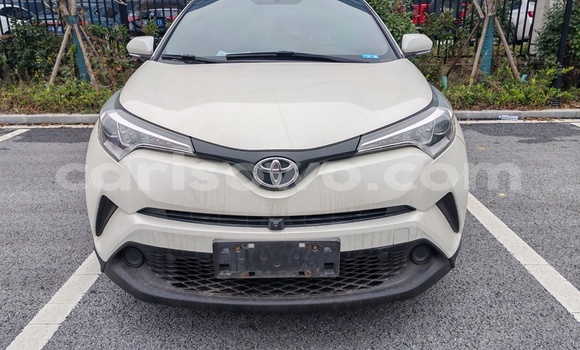 Acheter Occasion Voiture Toyota C-HR Blanc à Cotonou, Benin