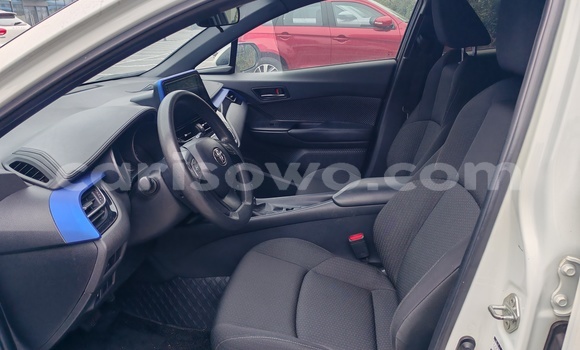 Sayi Na hannu Toyota C-HR White Mota in Cotonou a Benin Sayi Na hannu Toyota C-HR White Mota in Cotonou a Benin