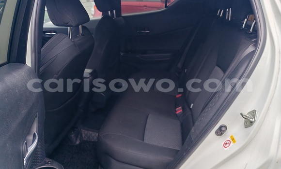 Sayi Na hannu Toyota C-HR White Mota in Cotonou a Benin Sayi Na hannu Toyota C-HR White Mota in Cotonou a Benin