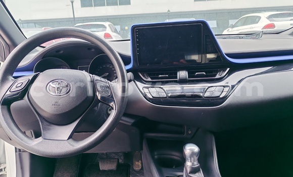 Sayi Na hannu Toyota C-HR White Mota in Cotonou a Benin Sayi Na hannu Toyota C-HR White Mota in Cotonou a Benin