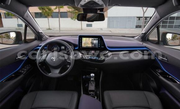 Sayi Na hannu Toyota C-HR White Mota in Cotonou a Benin Sayi Na hannu Toyota C-HR White Mota in Cotonou a Benin