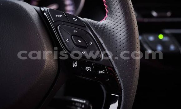 Sayi Na hannu Toyota C-HR White Mota in Cotonou a Benin Sayi Na hannu Toyota C-HR White Mota in Cotonou a Benin