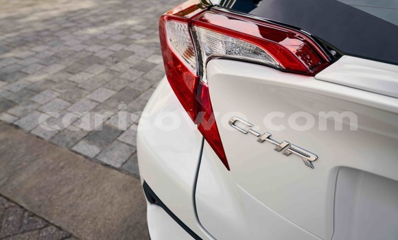 Sayi Na hannu Toyota C-HR White Mota in Cotonou a Benin Sayi Na hannu Toyota C-HR White Mota in Cotonou a Benin