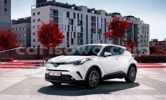 Sayi Na hannu Toyota C-HR White Mota in Cotonou a Benin Sayi Na hannu Toyota C-HR White Mota in Cotonou a Benin