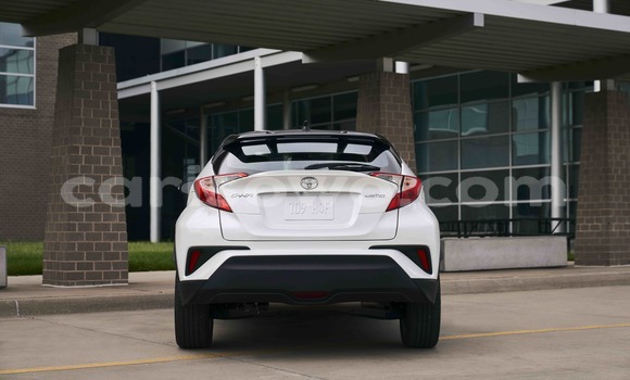 Sayi Na hannu Toyota C-HR White Mota in Cotonou a Benin Sayi Na hannu Toyota C-HR White Mota in Cotonou a Benin