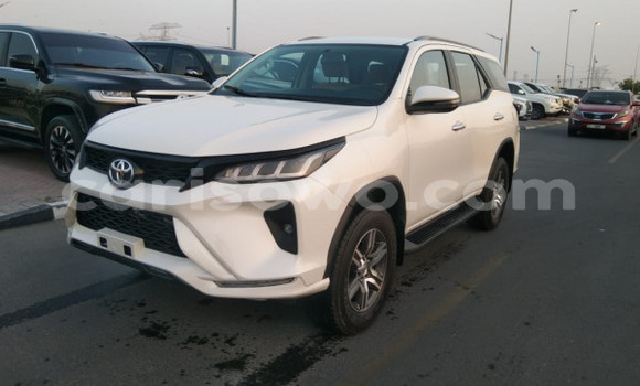 Acheter Occasion Voiture Toyota Fortuner Blanc à Abomey Calavi, Benin