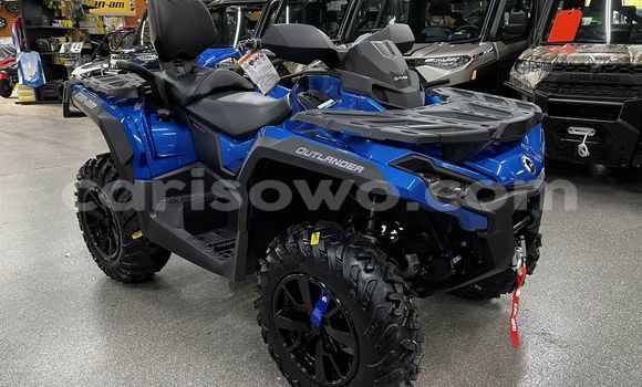 Sayi Sabo Yamaha TMAX Black Motsi in Bassila a Benin Sayi Sabo Yamaha TMAX Black Motsi in Bassila a Benin