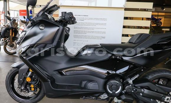 Sayi Sabo Yamaha TMAX Black Motsi in Bassila a Benin Sayi Sabo Yamaha TMAX Black Motsi in Bassila a Benin