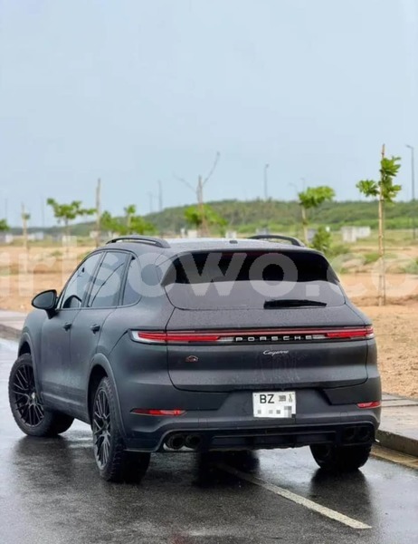 Big with watermark porsche 718 cayman benin cotonou 24925