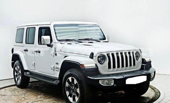 Acheter Occasion Voiture Jeep Wrangler Blanc à Cotonou, Benin