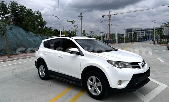 Acheter Occasion Voiture Toyota RAV4 Blanc à Abomey Calavi, Benin Acheter Occasion Voiture Toyota RAV4 Blanc à Abomey Calavi, Benin