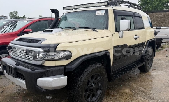 Acheter Occasion Voiture Toyota FJ Cruiser Beige à Cotonou, Benin Acheter Occasion Voiture Toyota FJ Cruiser Beige à Cotonou, Benin