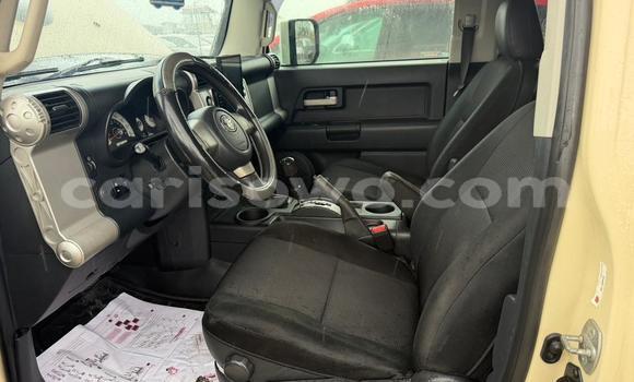 Acheter Occasion Voiture Toyota FJ Cruiser Beige à Cotonou, Benin Acheter Occasion Voiture Toyota FJ Cruiser Beige à Cotonou, Benin