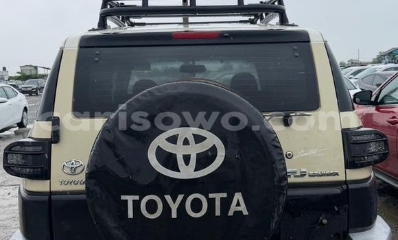 Acheter Occasion Voiture Toyota FJ Cruiser Beige à Cotonou, Benin Acheter Occasion Voiture Toyota FJ Cruiser Beige à Cotonou, Benin