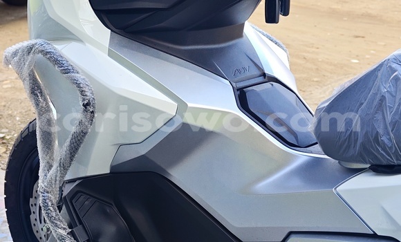 Sayi Sabo Honda X-ADV White Motsi in Cotonou a Benin Sayi Sabo Honda X-ADV White Motsi in Cotonou a Benin