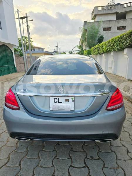Big with watermark mercedes viano benin cotonou 24990